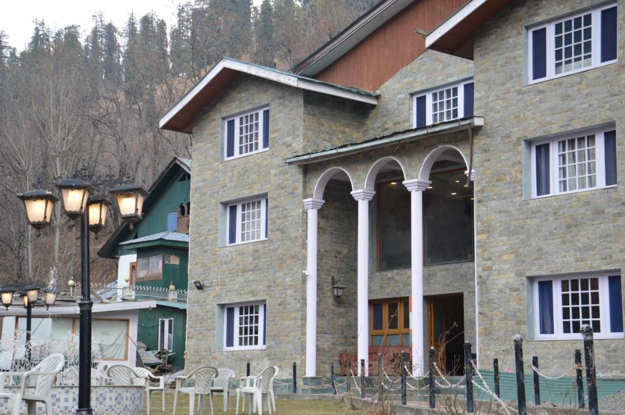 Hotel Outlook Pahalgām Esterno foto