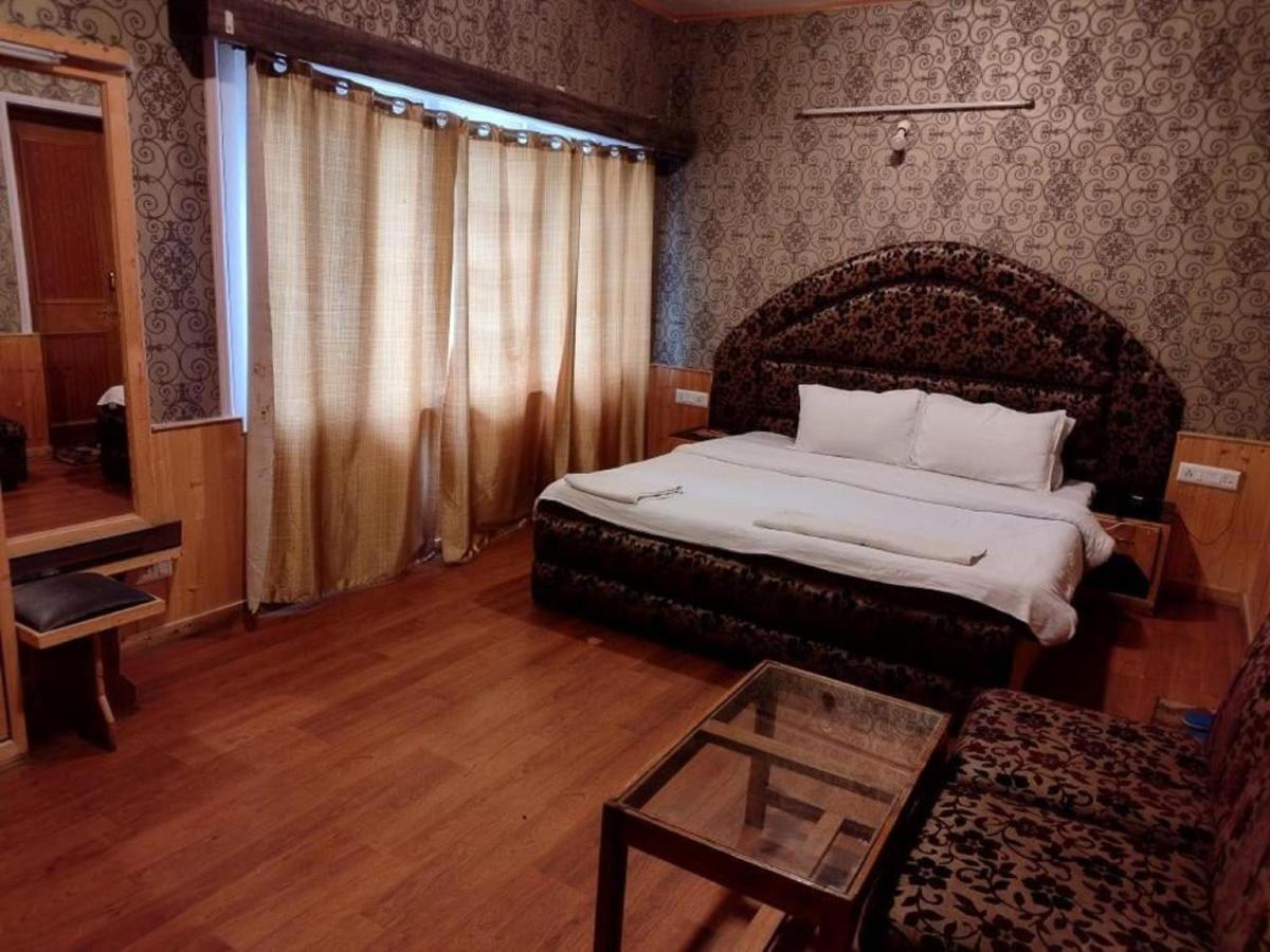 Hotel Outlook Pahalgām Esterno foto