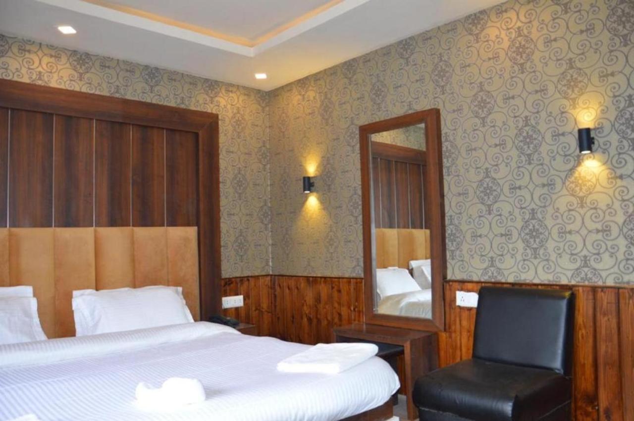 Hotel Outlook Pahalgām Esterno foto
