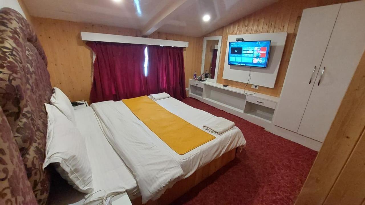 Hotel Outlook Pahalgām Esterno foto